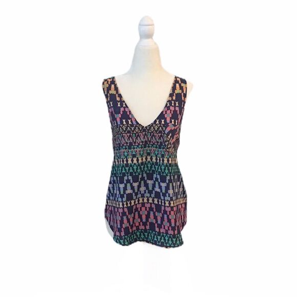 Sleeveless Aztec V-Neck Top - Picture 2 of 10